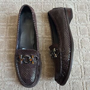 Stuart Weitzman Patent Leather Loafers Women's 8.5M (fits like 8) Brown READ
